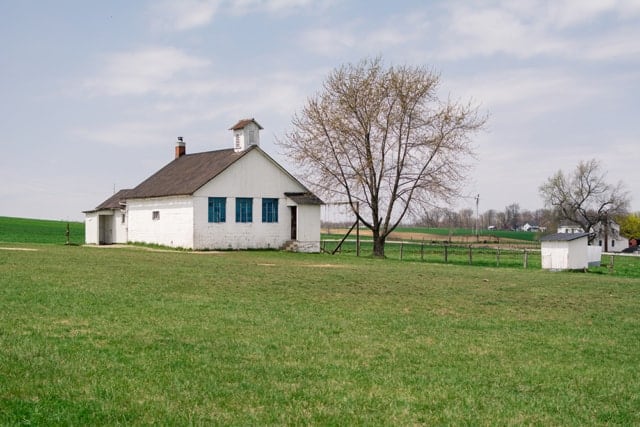 AmishSchoolHouse2